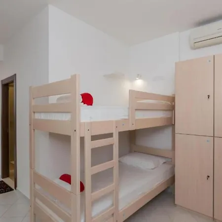 Free Bird - Bed In Four Bed Mixed 3 Holiday home
