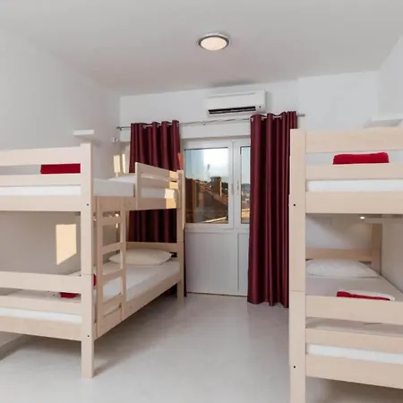 Free Bird - Bed In Four Bed Mixed 3 *