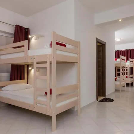 Free Bird - Bed In Four Bed Mixed 3 ドゥブロブニク