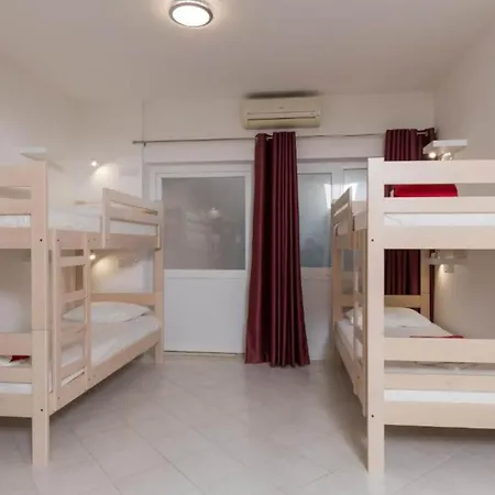 Free Bird - Bed In Four Bed Mixed 3 Nyaraló